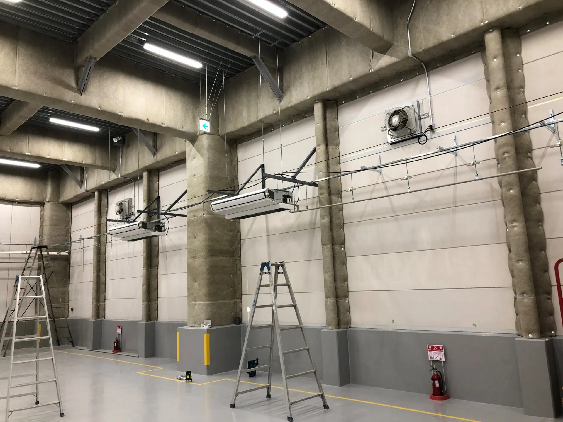 既存倉庫での施工状況